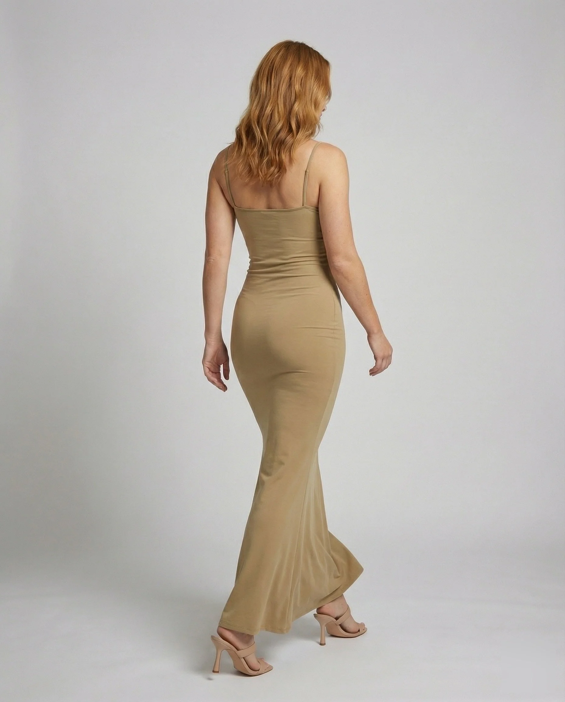 Damen Maxikleid mit eckigem Ausschnitt und Trompetensaum - Image 4