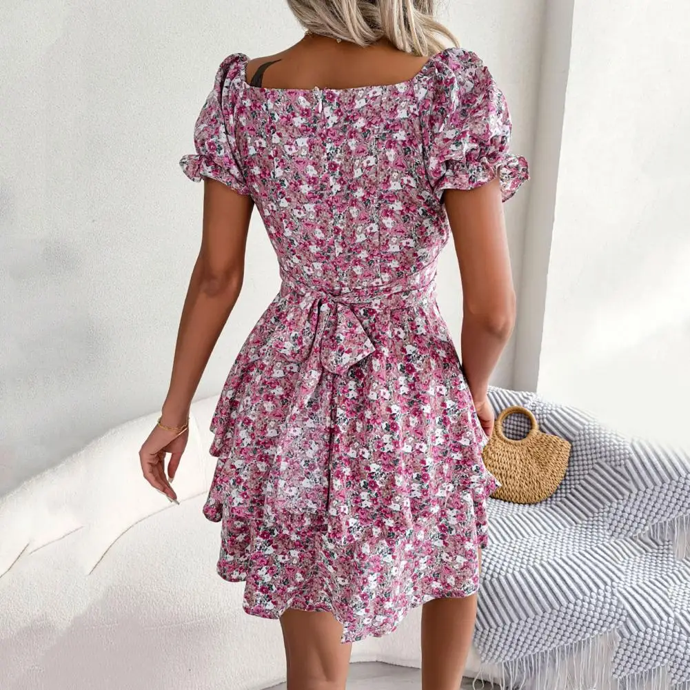 Blumenkleid mit quadratischem Ausschnitt und Puffärmeln - Image 10