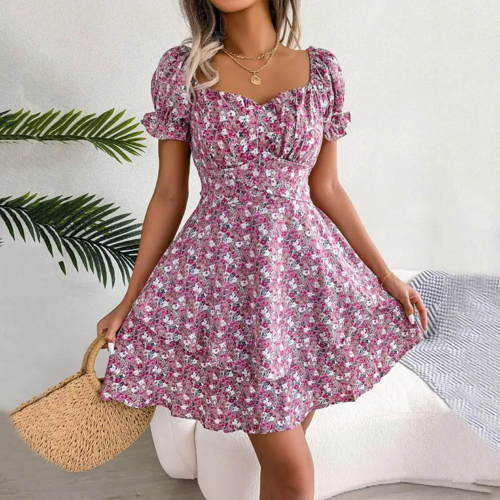 Blumenkleid mit quadratischem Ausschnitt und Puffärmeln - Image 14