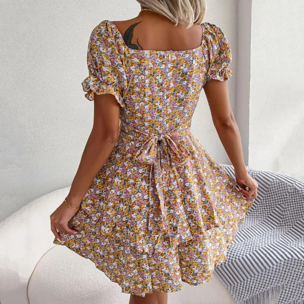 Blumenkleid mit quadratischem Ausschnitt und Puffärmeln - Image 3