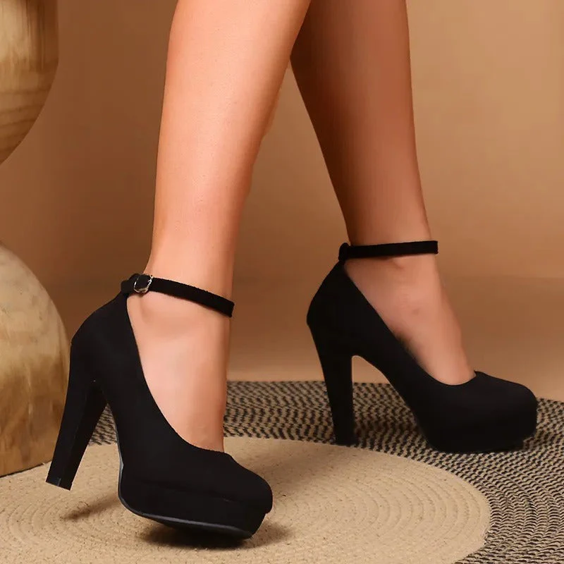 Stilvolle und attraktive Schuhe mit hohen Absätzen - Image 2