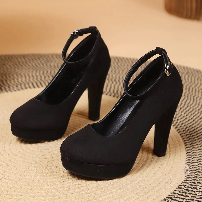 Stilvolle und attraktive Schuhe mit hohen Absätzen - Image 9