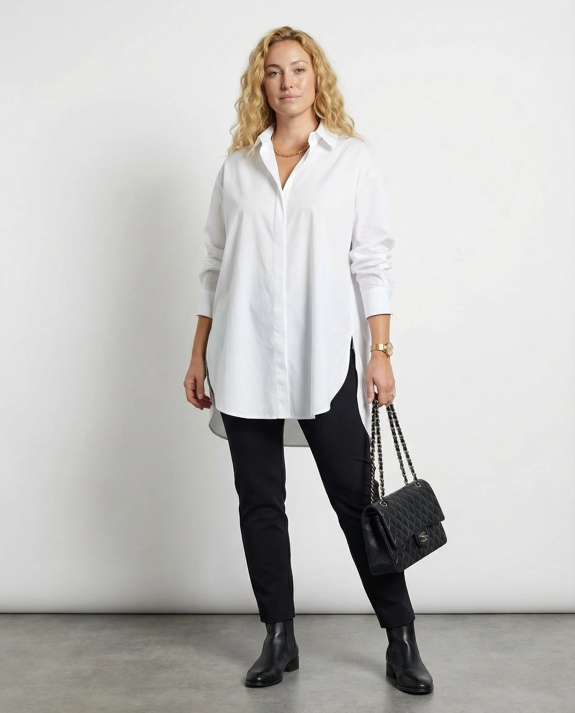 Stylisches Oversize-Shirt mit hochgekrempelten Ärmeln