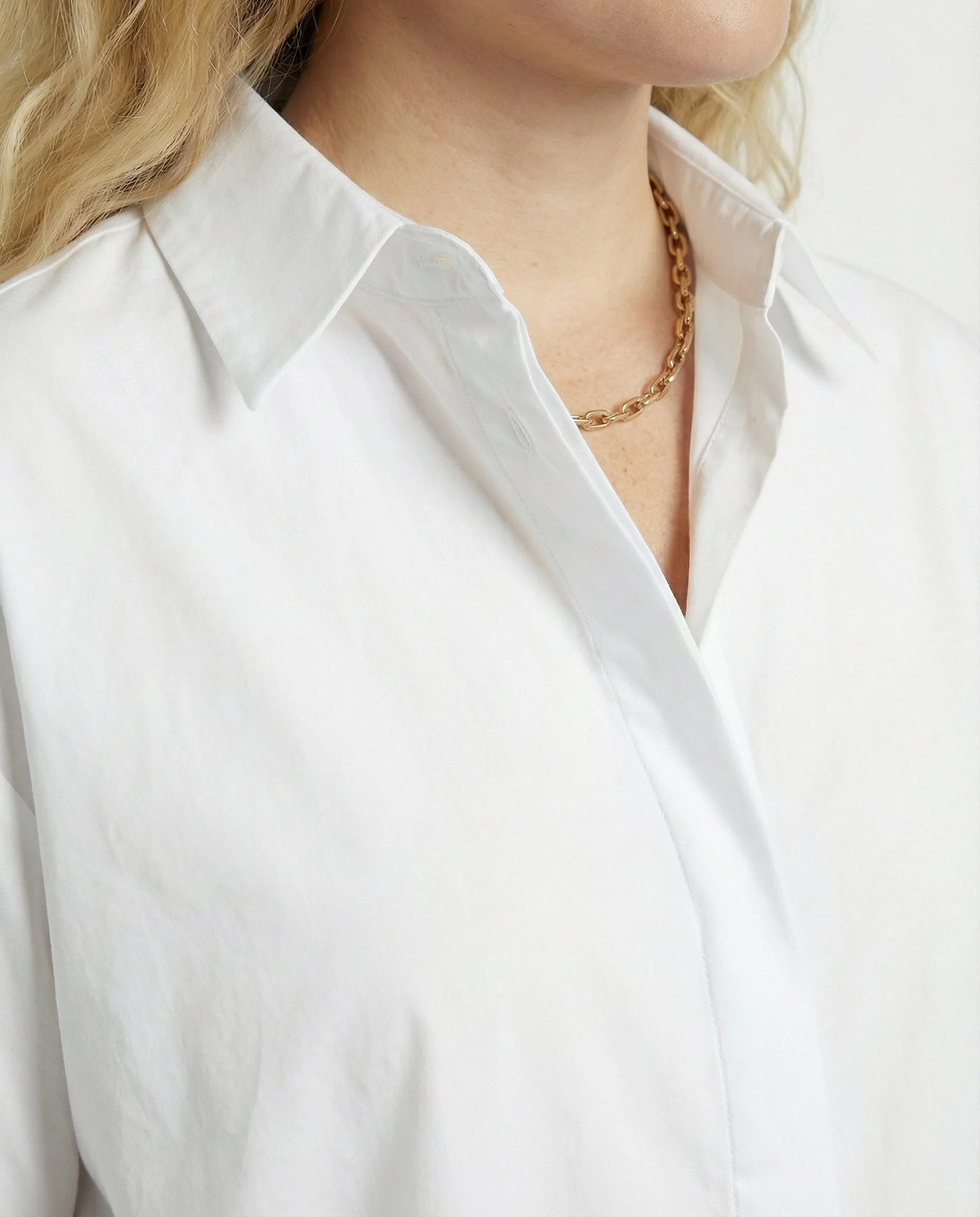 Stylisches Oversize-Shirt mit hochgekrempelten Ärmeln - Image 4