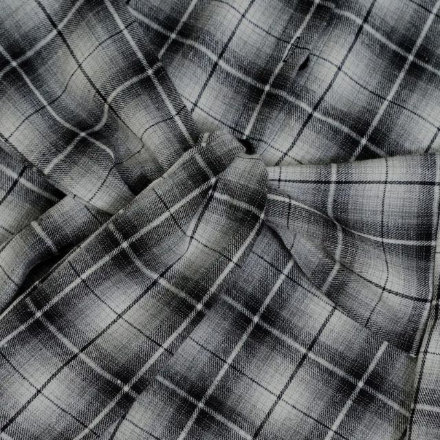 Kariertes Hemdkleid mit Gürtel und Knopfdetails - Image 46