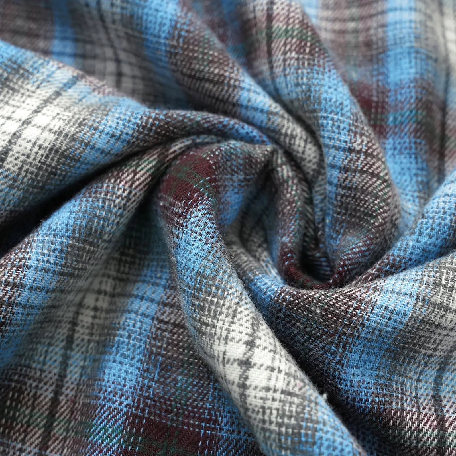 Kariertes Hemdkleid mit Gürtel und Knopfdetails - Image 8