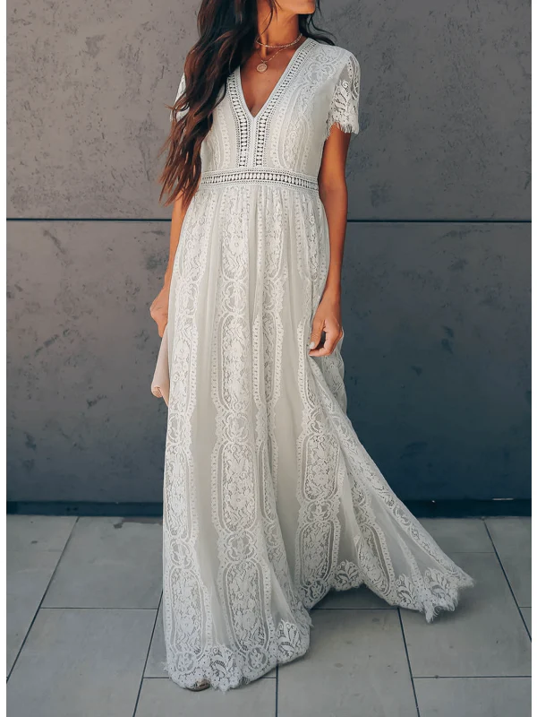 Kurzarm-Maxikleid aus Spitze mit V-Ausschnitt - Image 4