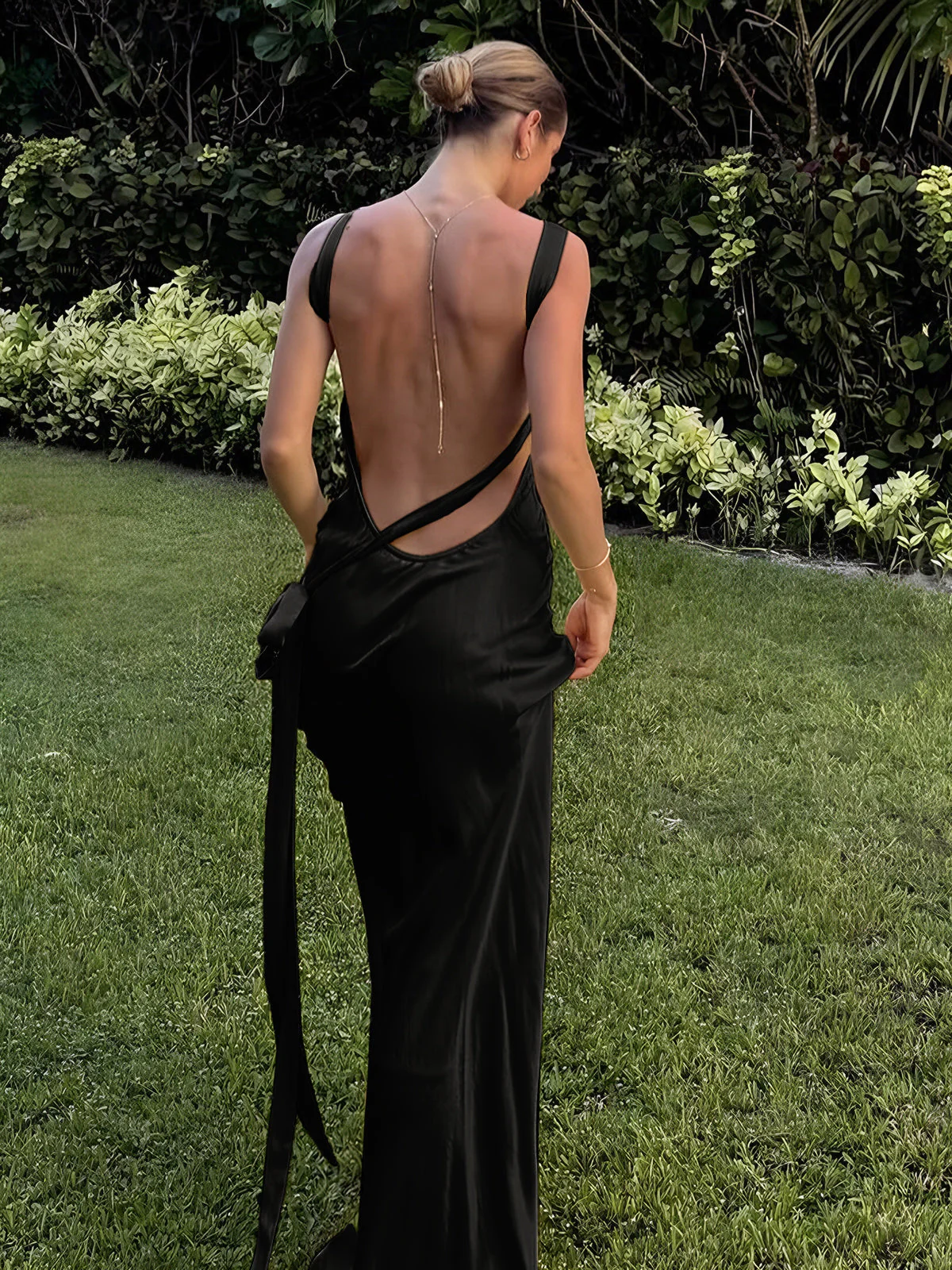 Heidi-Mode | Asymmetrisches Satin Kleid mit Einem Schulterdesign - Image 6