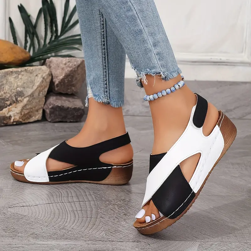 Damenschuhe mit kontrastierendem Keilabsatz - Image 3