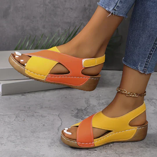 Damenschuhe mit kontrastierendem Keilabsatz - Image 4