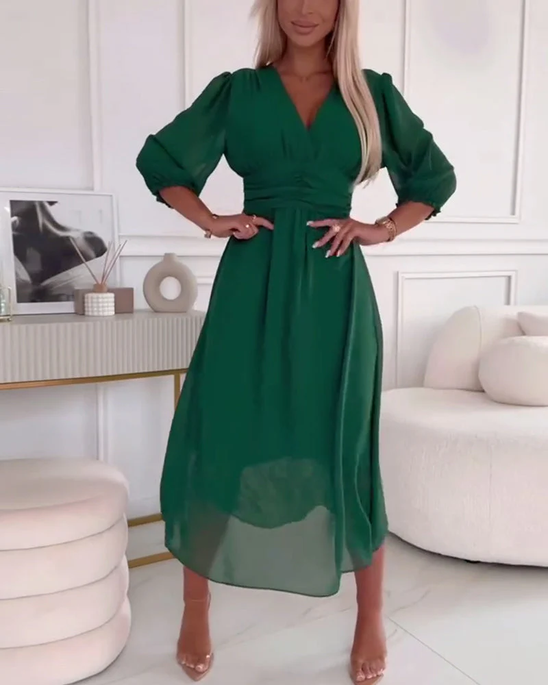 Einfarbiges Kleid mit einem Herzausschnitt - Image 10