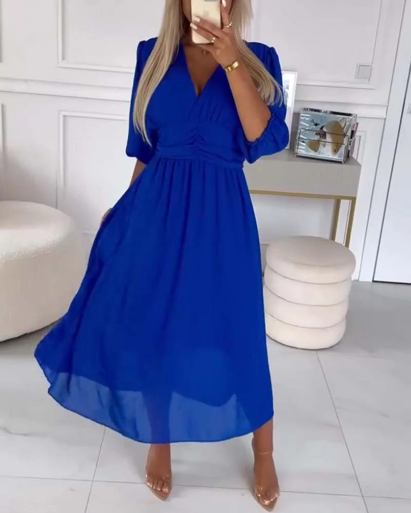 Einfarbiges Kleid mit einem Herzausschnitt - Image 12