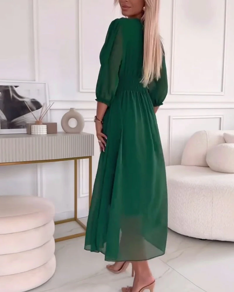 Einfarbiges Kleid mit einem Herzausschnitt - Image 2