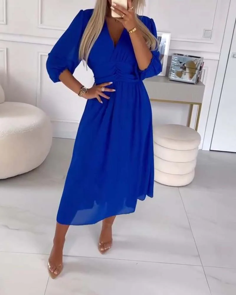 Einfarbiges Kleid mit einem Herzausschnitt - Image 8
