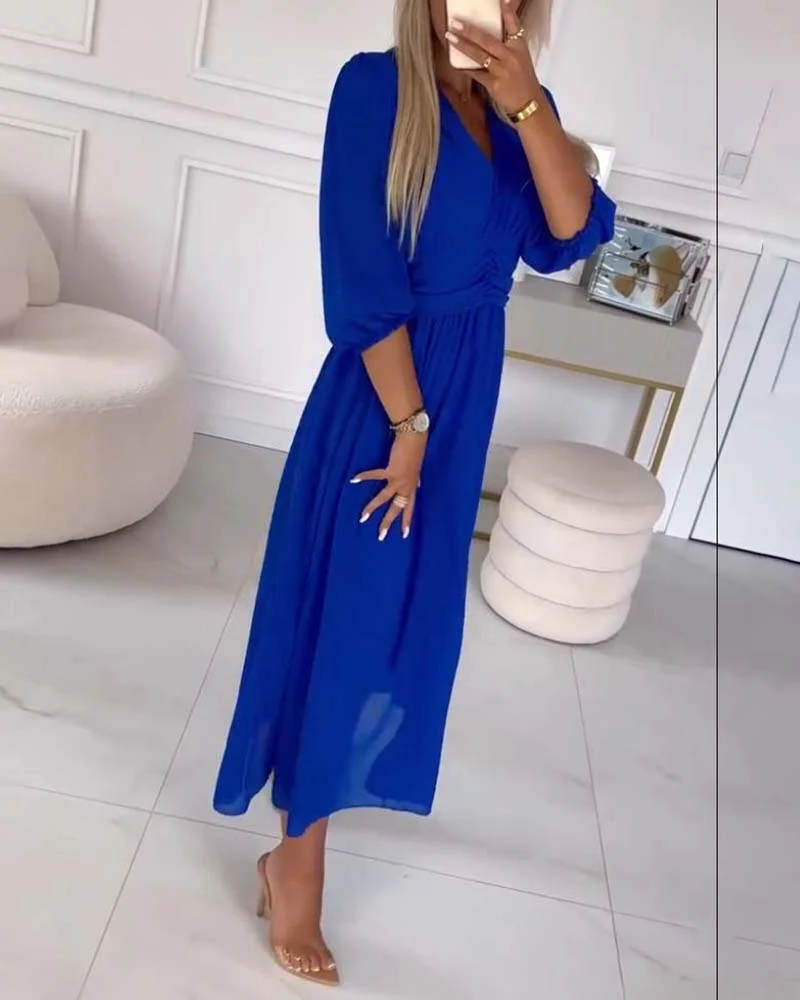 Einfarbiges Kleid mit einem Herzausschnitt - Image 9
