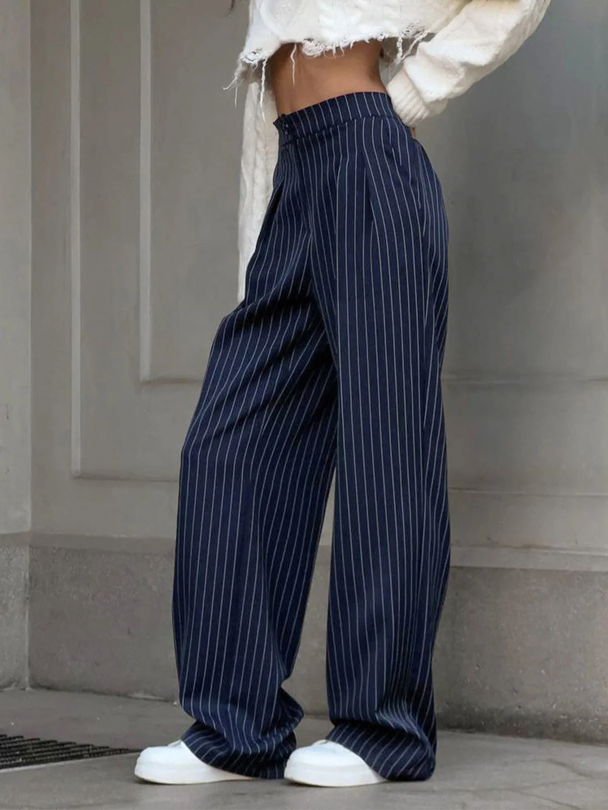 Heidi-Mode | Elegante Nadelstreifen-Faltenhose mit Weitem Bein - Image 2
