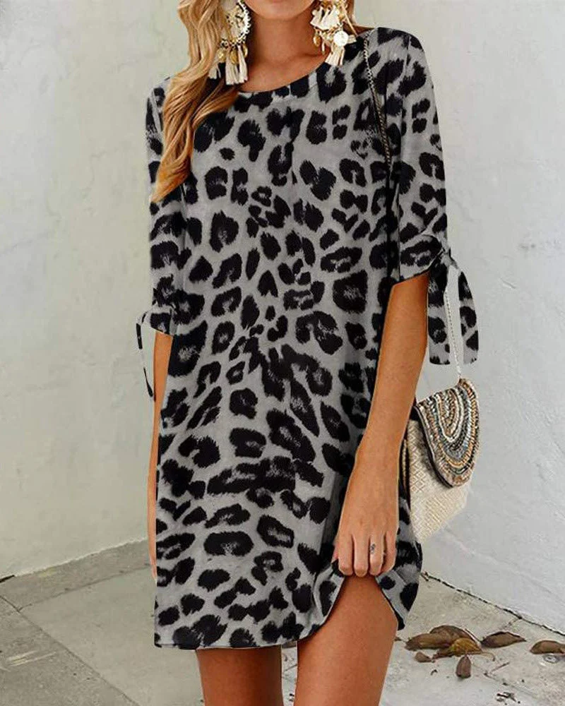 Lässiges Kleid mit mittellangen Ärmeln mit Schleife, Rundhalsausschnitt und Leopardenmuster - Image 3