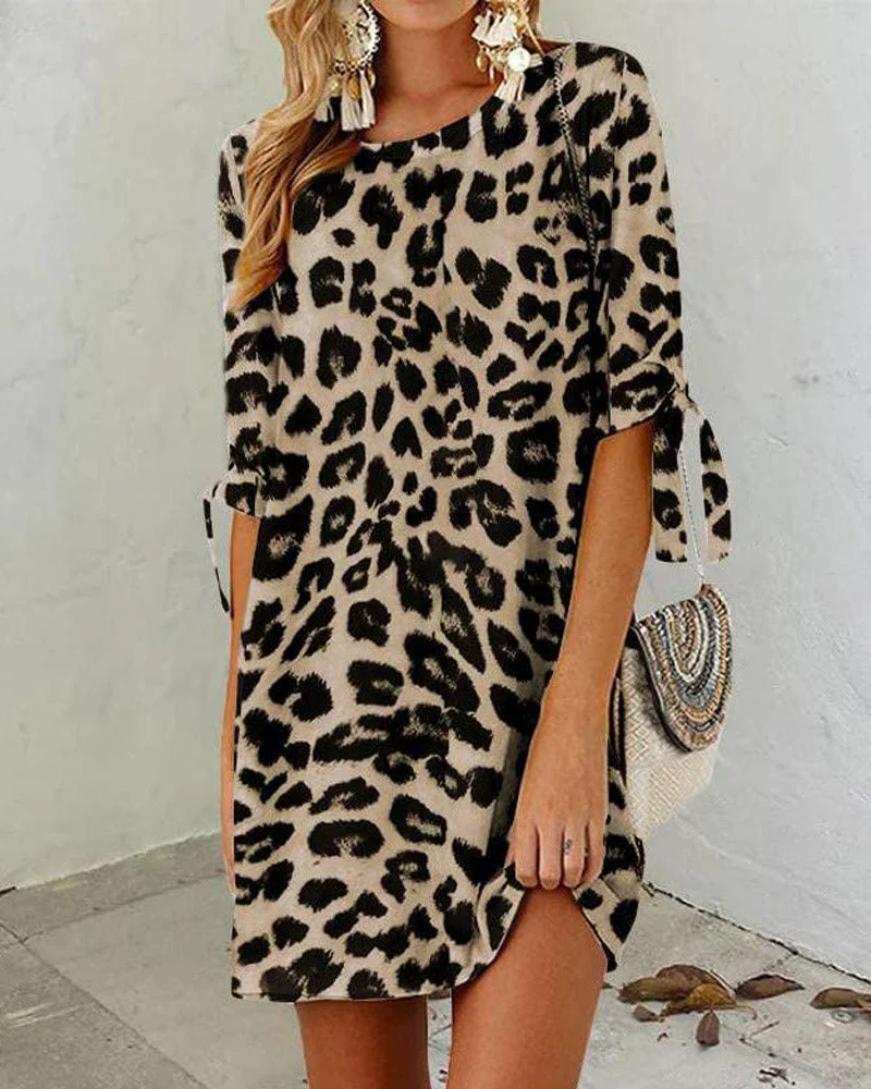 Lässiges Kleid mit mittellangen Ärmeln mit Schleife, Rundhalsausschnitt und Leopardenmuster - Image 4