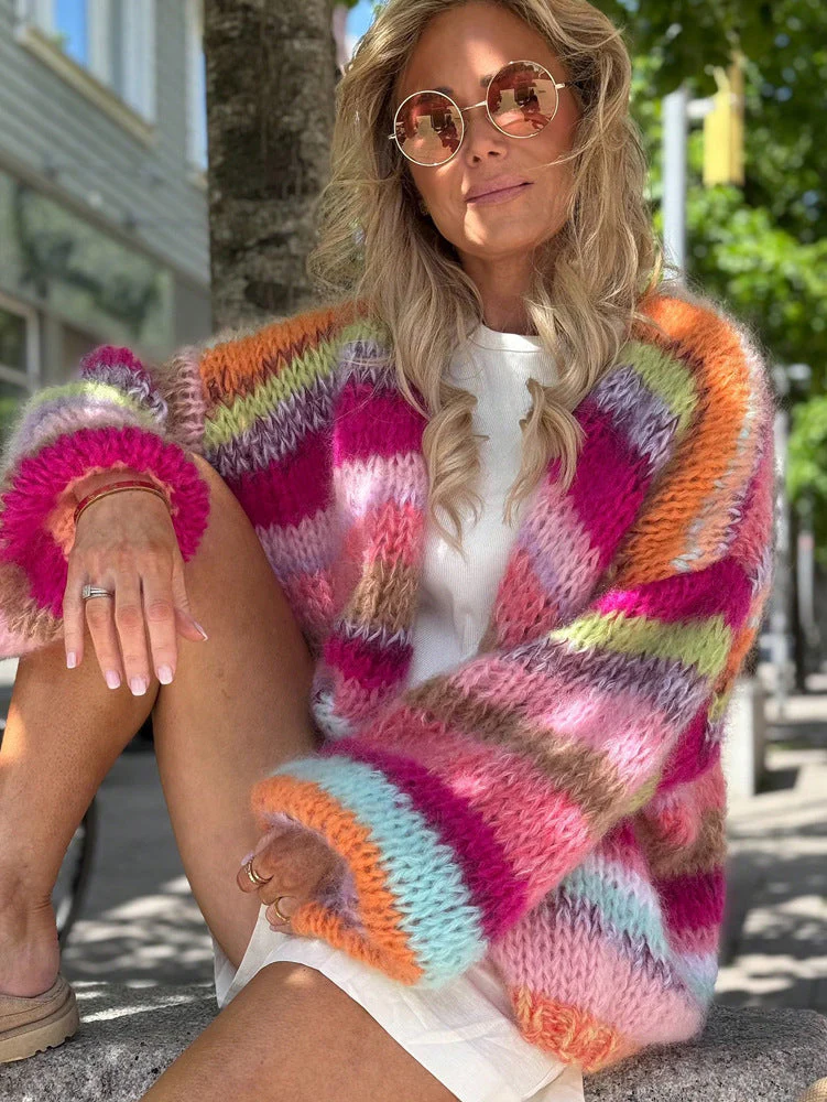 Heidi-Mode | Karierter Cardigan mit Regenbogenstreifen - Image 2