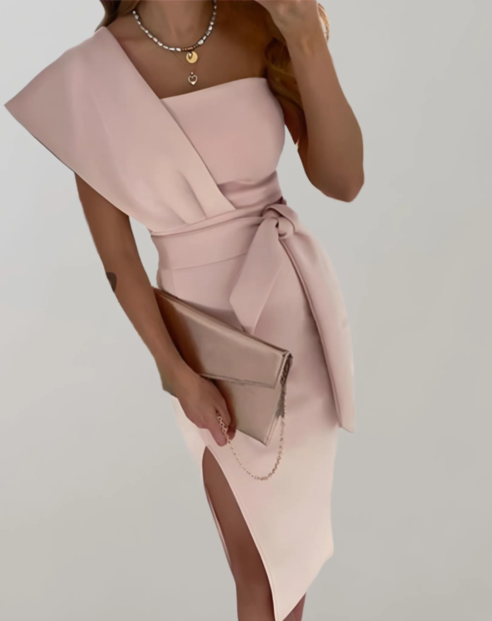 Schmal geschnittenes One-Shoulder-Kleid mit Schleife in der Taille und hohem Seitenschlitz - Image 2