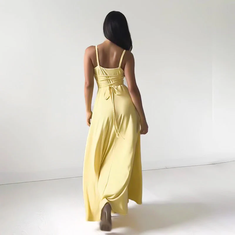 Taillierter Maxikleid mit dünnen Trägern